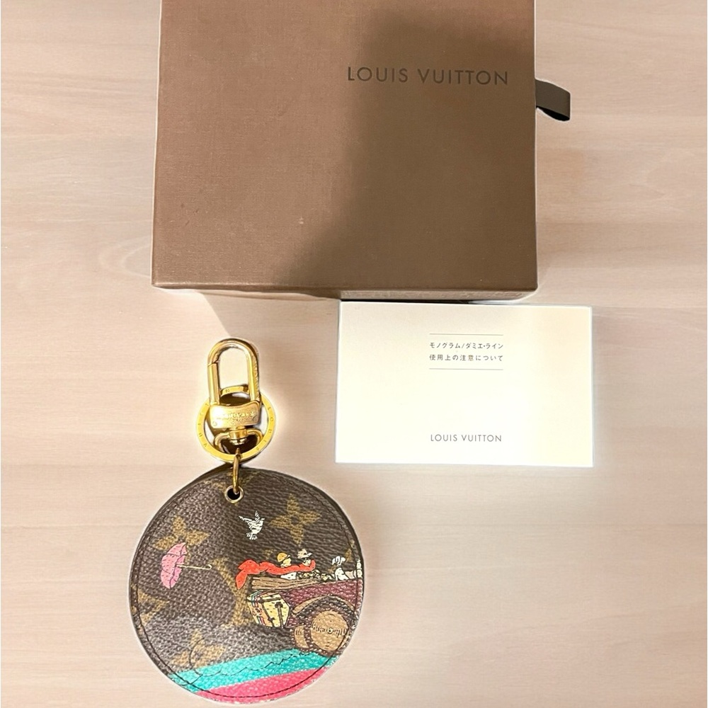 LOUIS VUITTON
Limited Edition Monogram Canvas Evasion Key Holder And Bag Charm - Picture 4 of 4